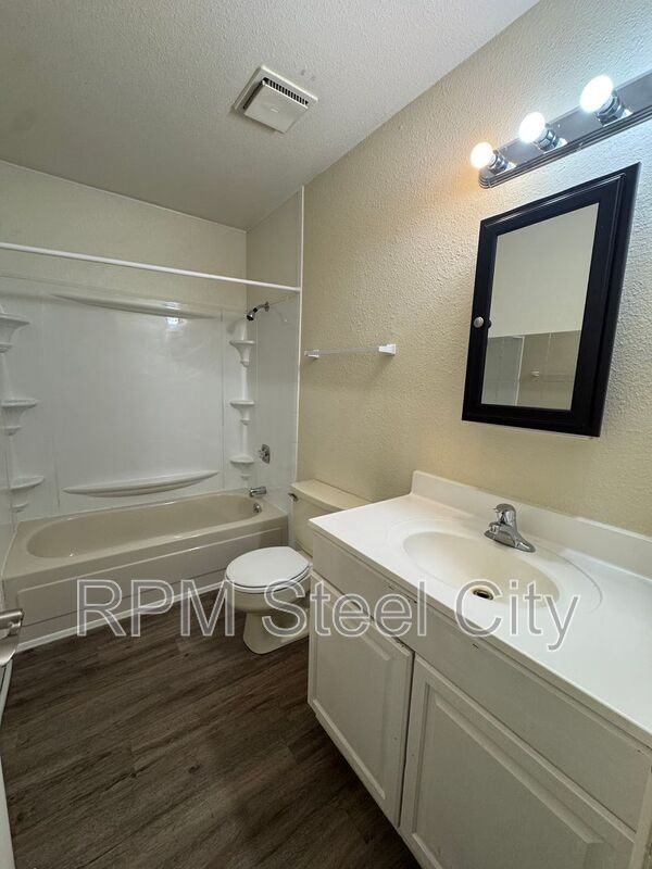 605 W 15th St - Photo 7 of 17