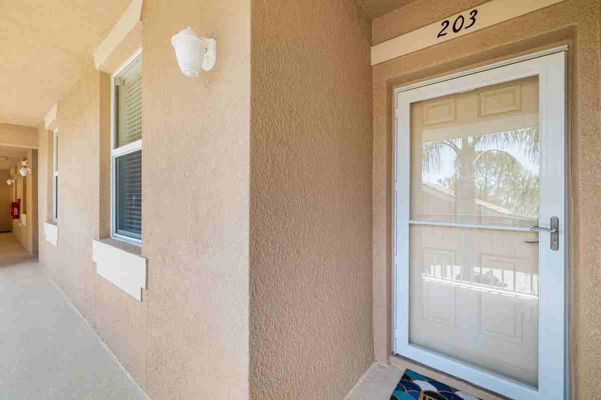 905 Fairwaycove Ln ##203 - Photo 2 of 46