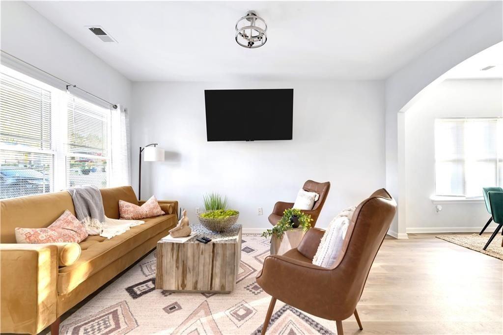 56 Holly Rd Nw - Photo 2 of 31