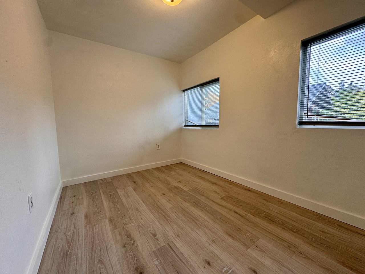 1409 W Railroad Ave #B - Photo 5 of 11