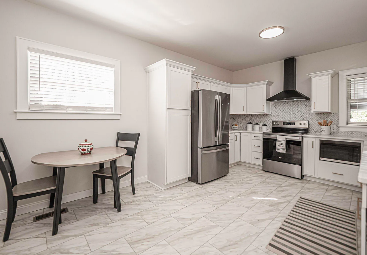 6025 Broadway Ave - Photo 3 of 21