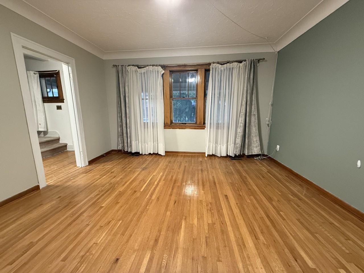 1481 Benjamin Ave - Photo 7 of 37