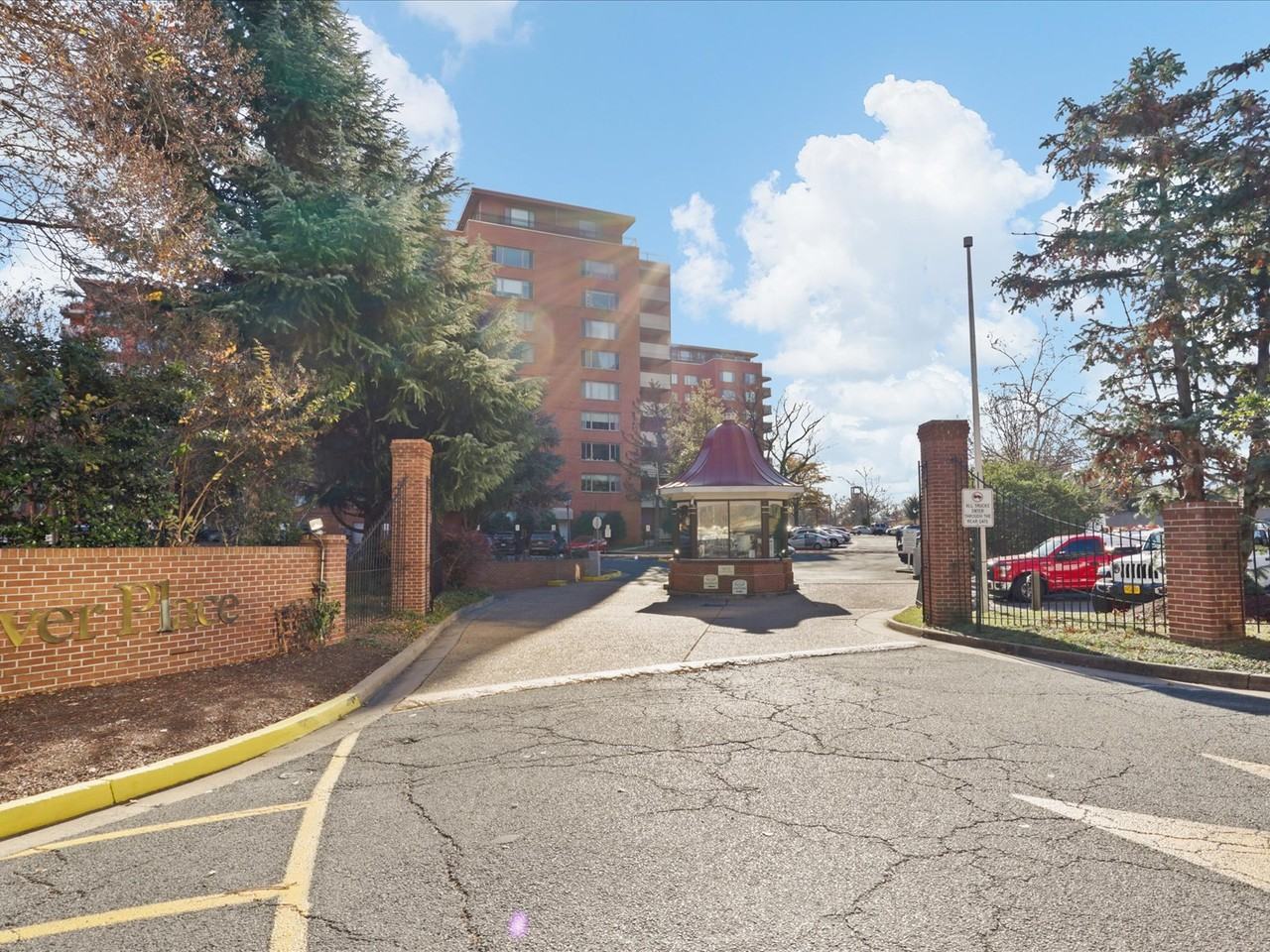 1011 Arlington Boulevard #444 - Photo 3 of 31