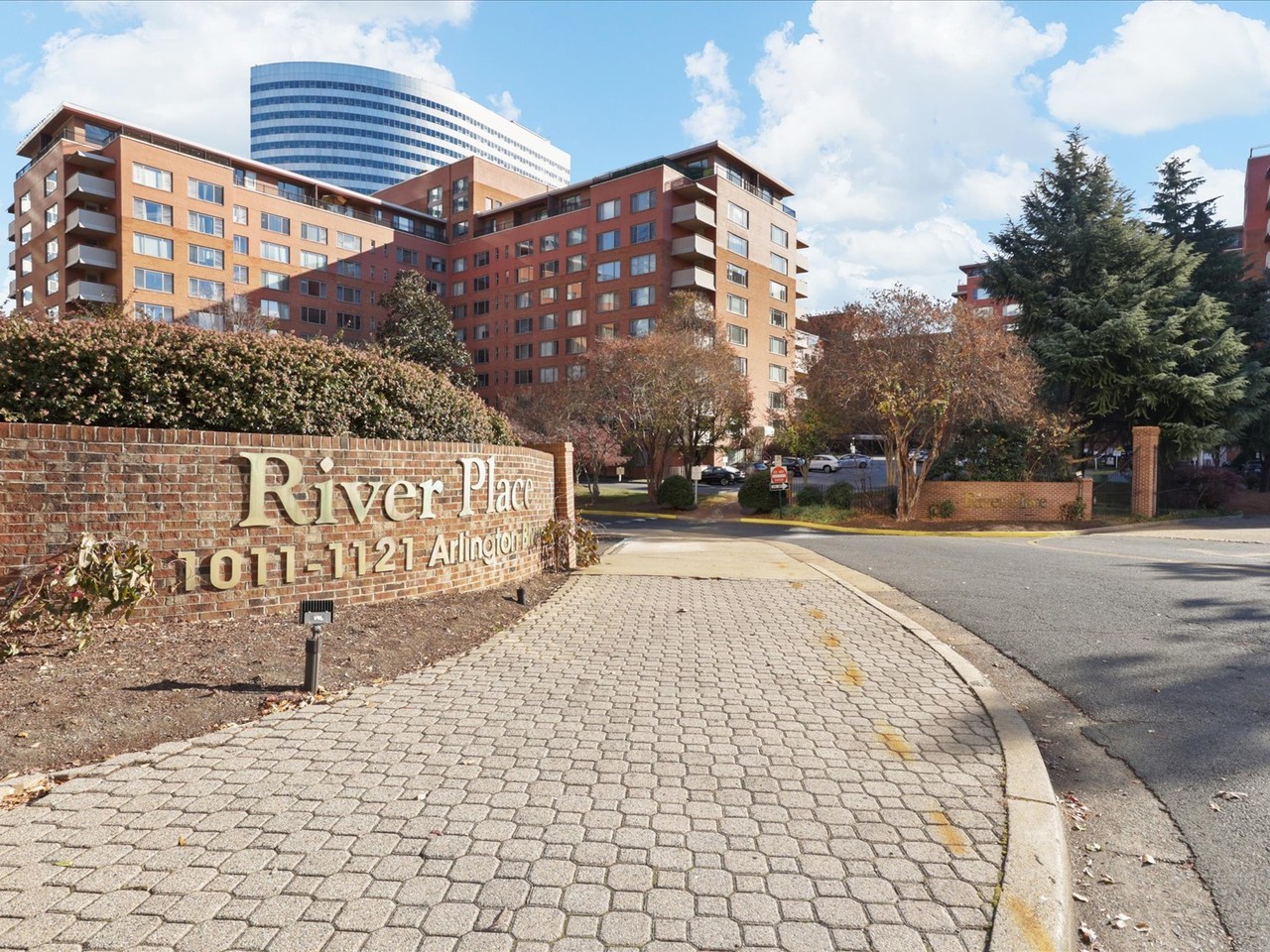 1011 Arlington Boulevard #444 - Photo 4 of 31