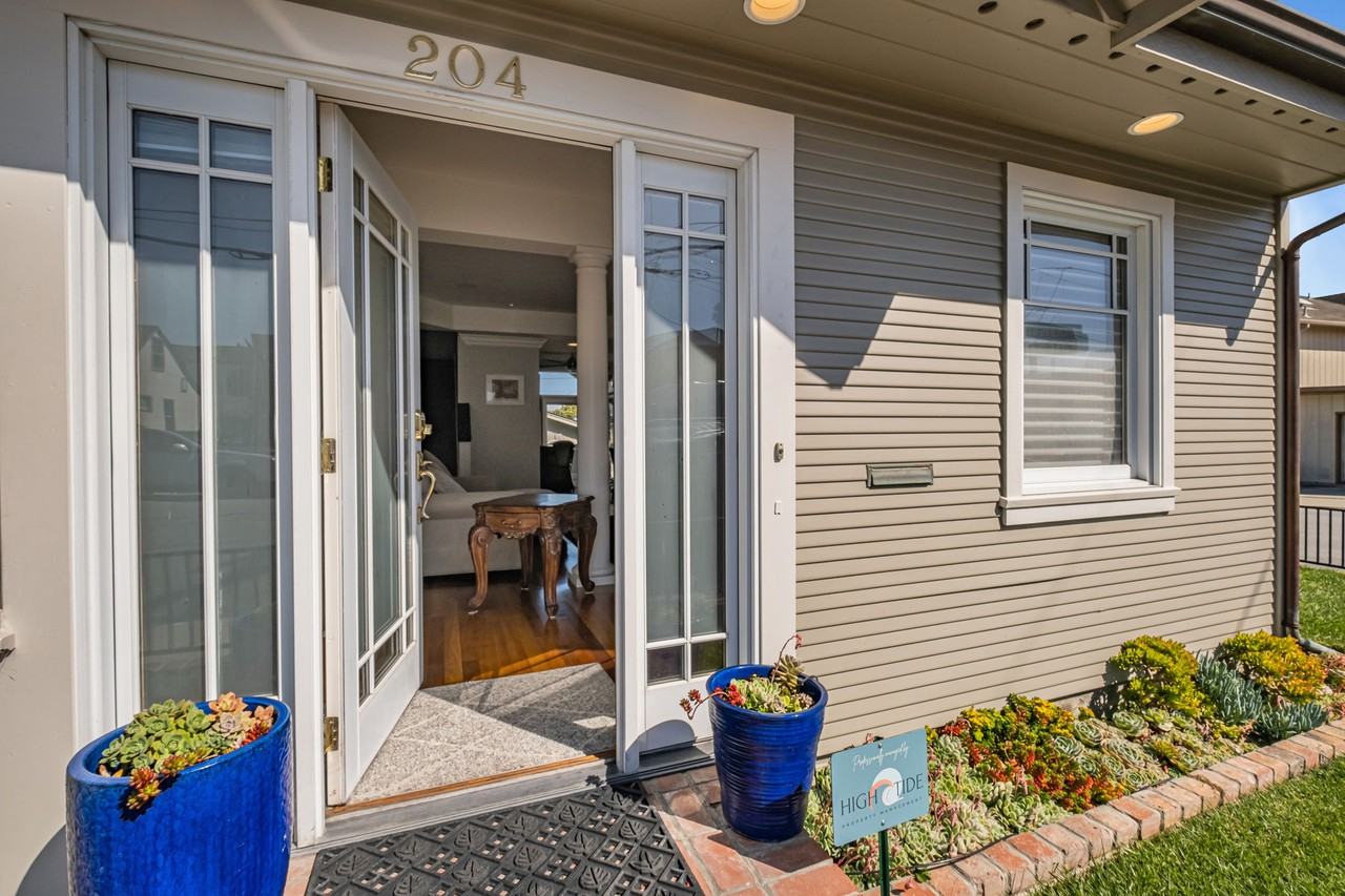 204 Alhambra Avenue - Photo 3 of 35