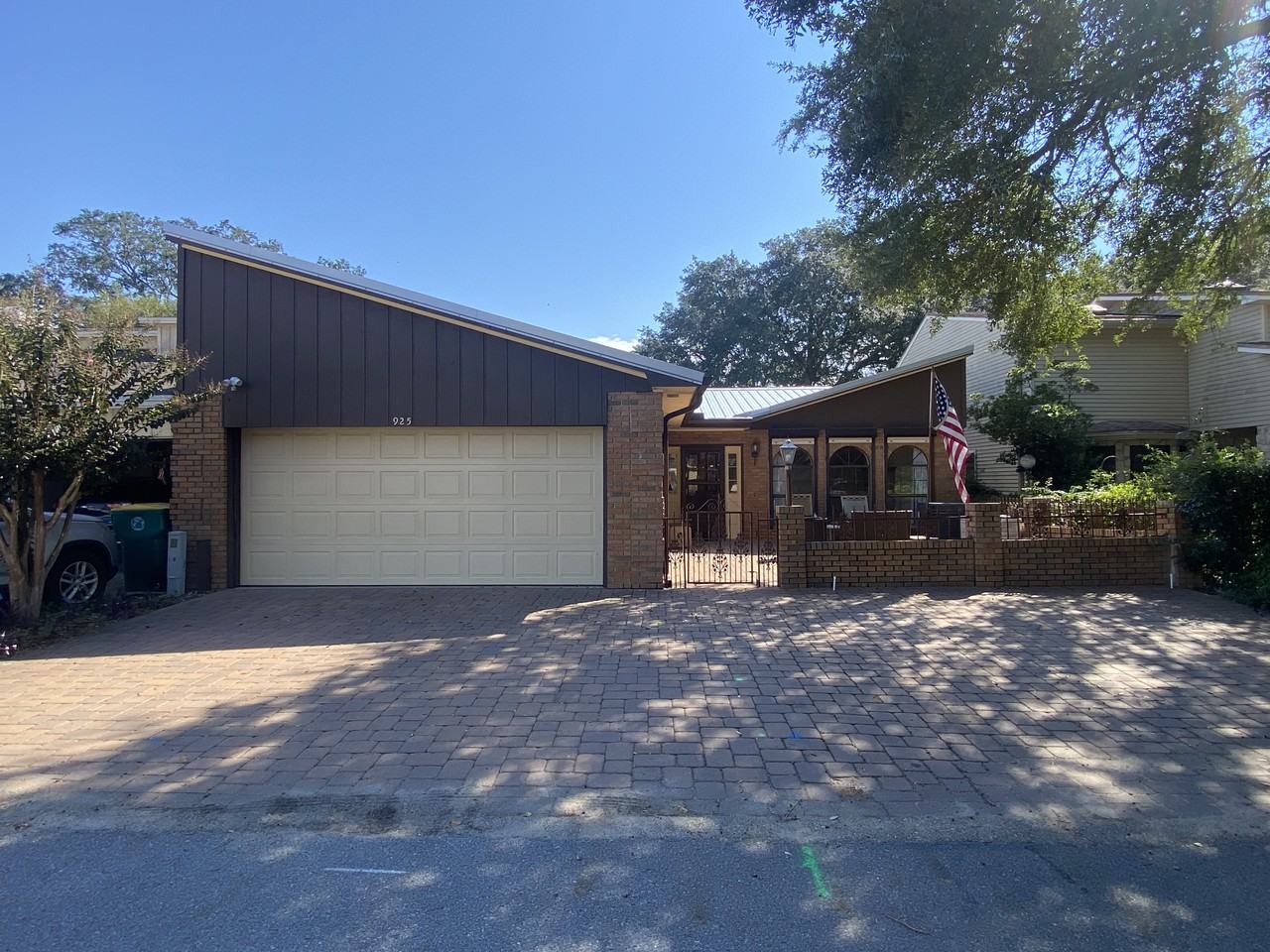 925 Holbrook Circle - Photo 2 of 50