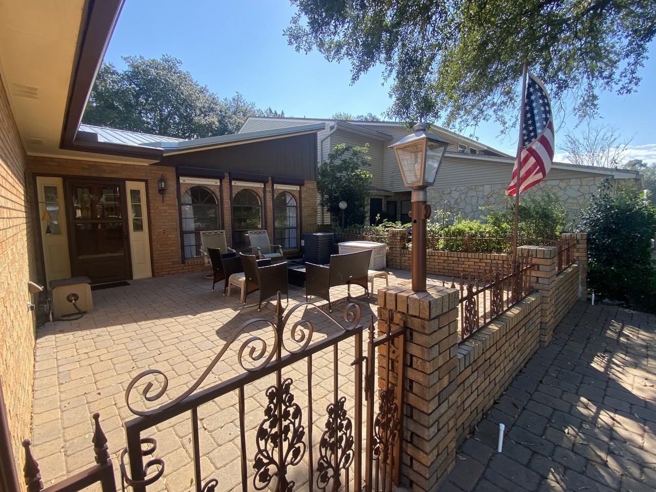 925 Holbrook Circle - Photo 3 of 50