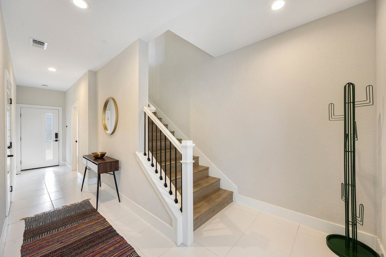 1618 W Lawndale Dr - Photo 4 of 30