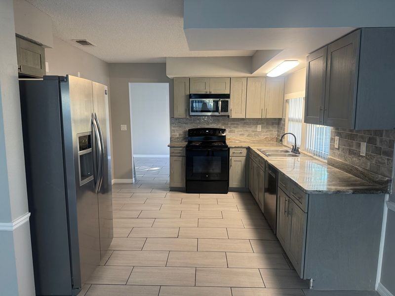 13016 Sirius Lane - Photo 3 of 12