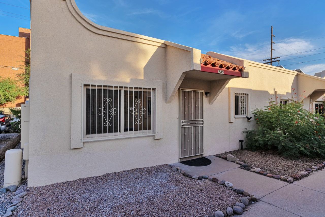 749 E 6th St - Photo 3 of 27