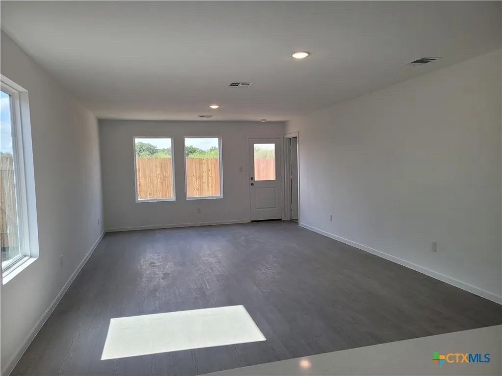 3310 Noir Ln - Photo 4 of 50