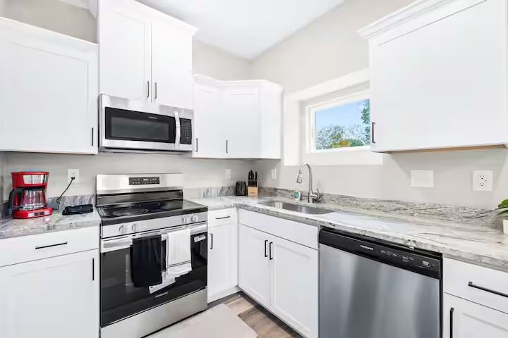 102 Mobley St - Photo 7 of 50