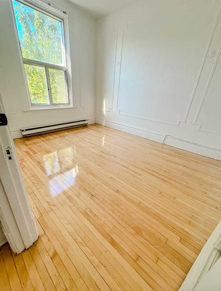 4833 Rue Clark - Photo 4 of 11