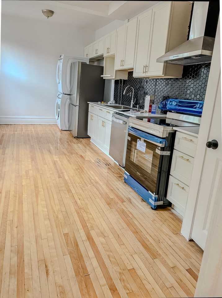 4833 Rue Clark - Photo 2 of 11