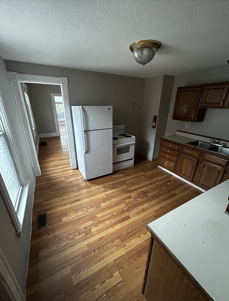 917 West Cross Street #1 - Photo 4 of 7