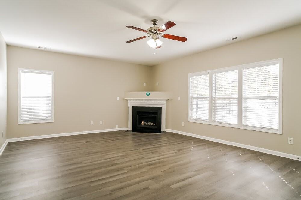8039 Marsh Hollow Dr - Photo 4 of 17