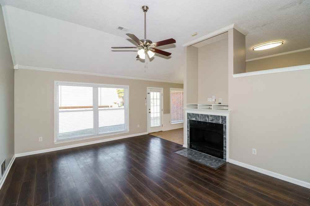 7658 Shadow Hills Dr - Photo 4 of 16