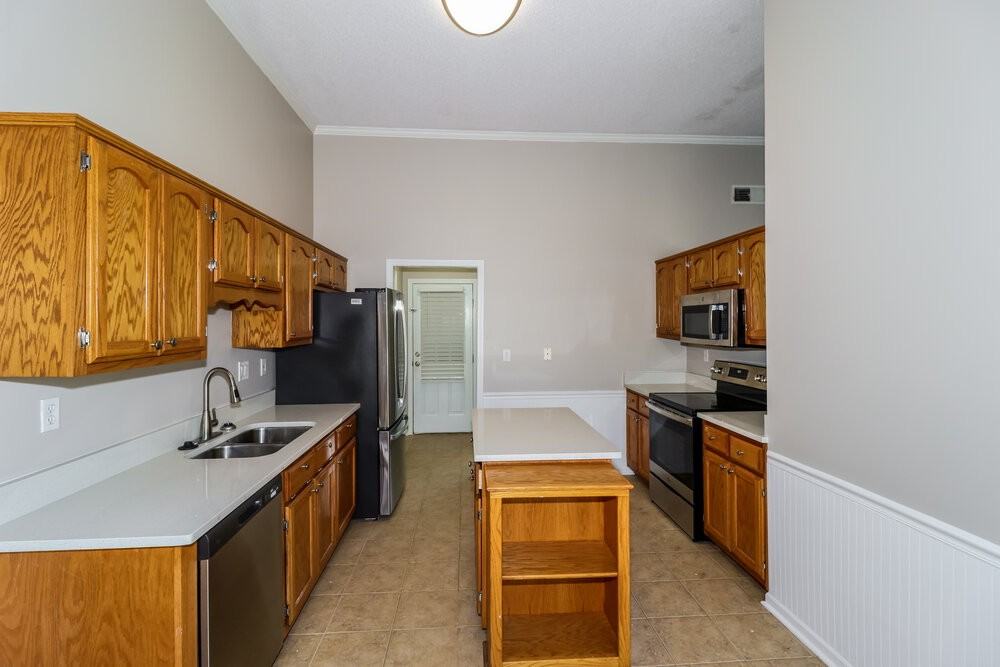 7658 Shadow Hills Dr - Photo 7 of 16