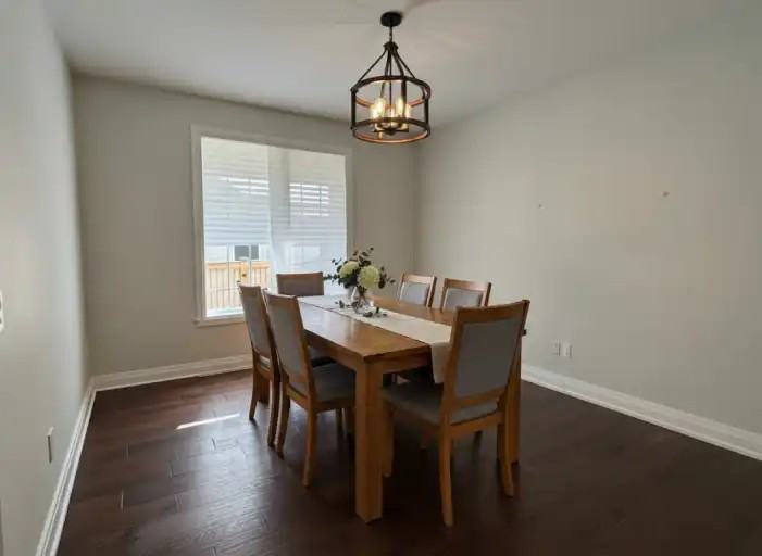 1999 Lockwood Crescent - Photo 3 of 14