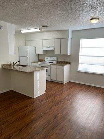 3208 Matthews Dr - Photo 3 of 19