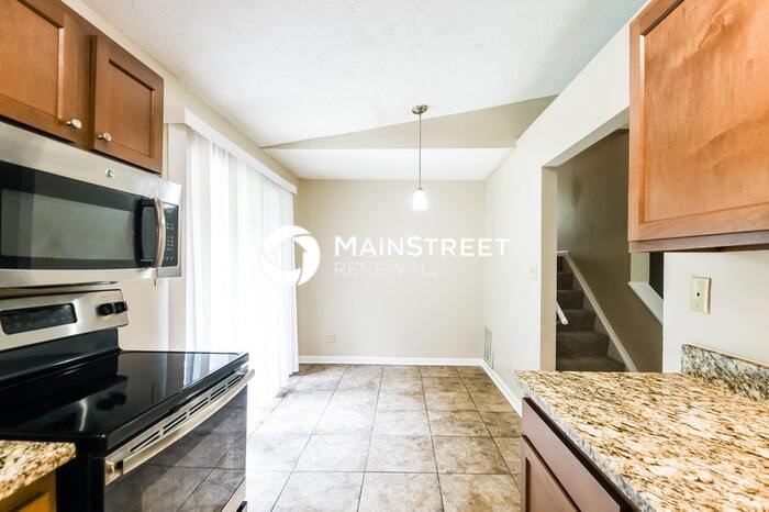 6523 Woodmere Circle - Photo 6 of 18