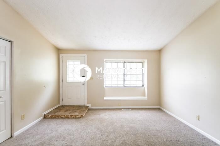 6523 Woodmere Circle - Photo 3 of 18