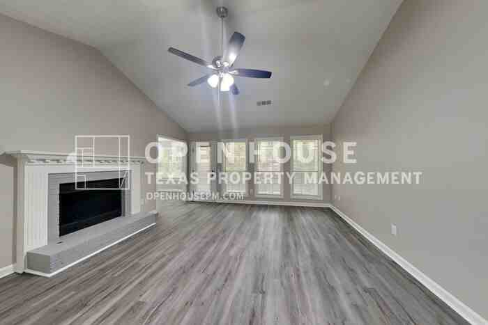 1621 Omie Way - Photo 5 of 22