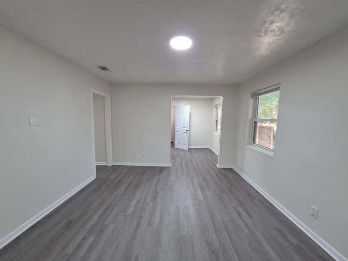 5508 Silverdale Avenue - Photo 2 of 13