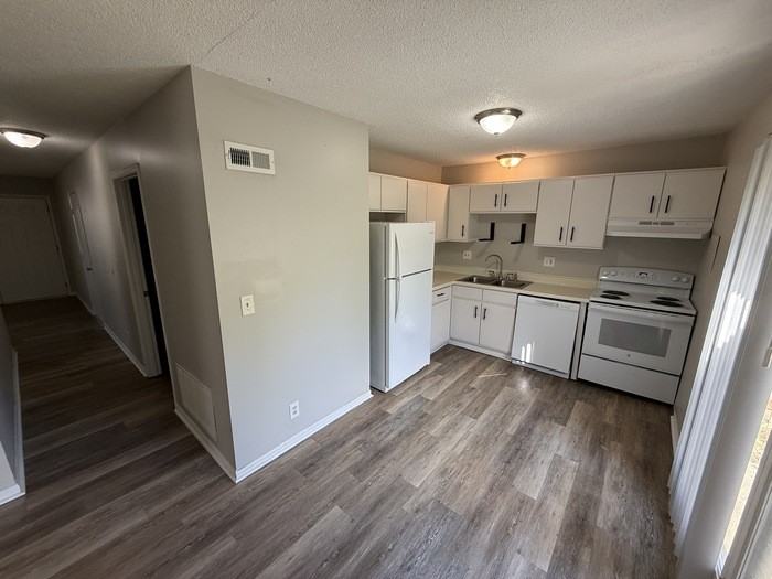 404 Southwest 6th Street #404 - Photo 5 of 11