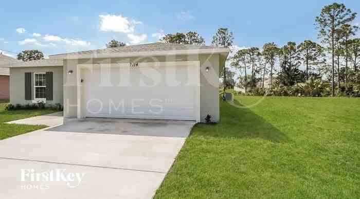 2114 Southwest Biella Avenue - Photo 3 of 15