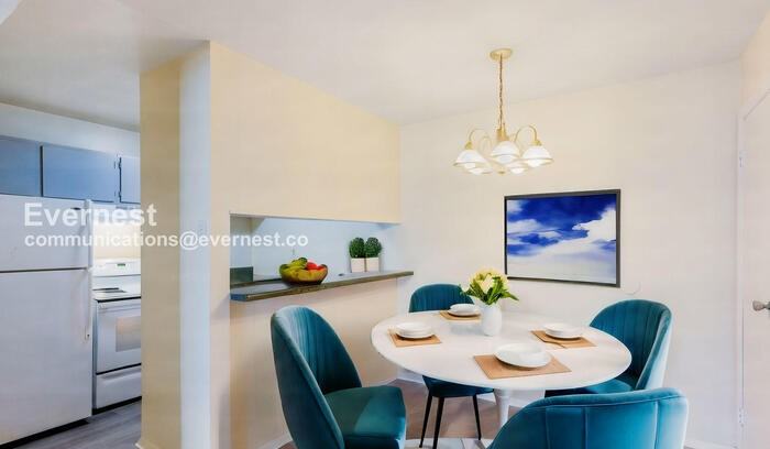 2241 Sedgwick St #F - Photo 2 of 8