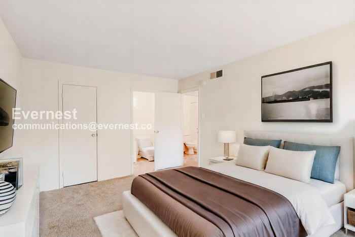 2241 Sedgwick St #F - Photo 4 of 8