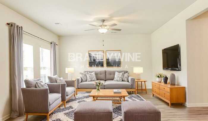 205 Abbots Glen Rd - Photo 5 of 44