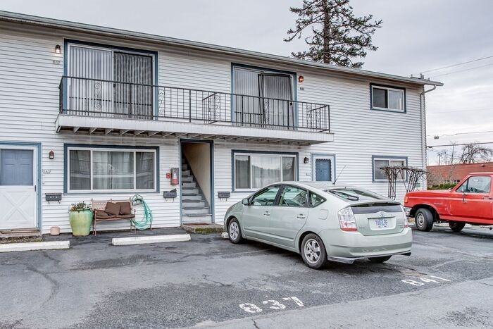 817 Northeast 55th Avenue - Photo 2 of 30