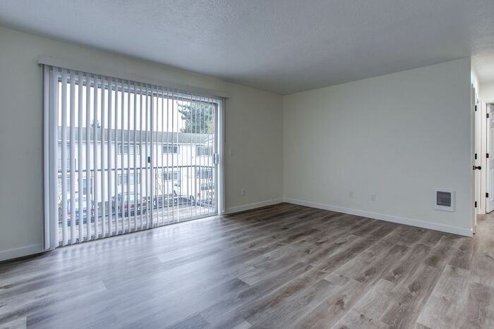 817 Northeast 55th Avenue - Photo 4 of 30