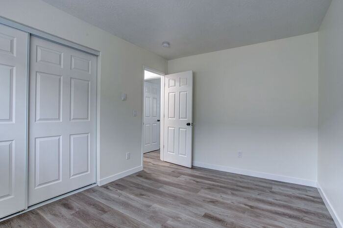 817 Northeast 55th Avenue - Photo 7 of 30