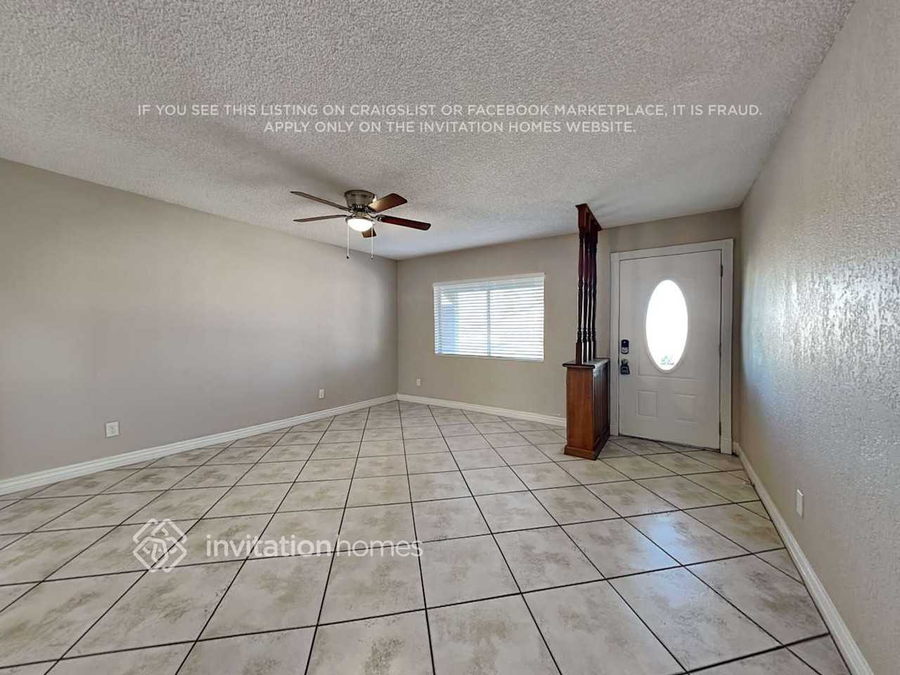 5419 West Mercer Lane - Photo 3 of 17