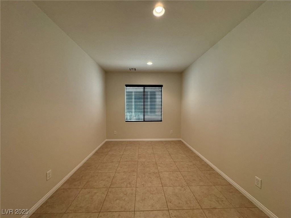 9048 Winchester Ridge St - Photo 6 of 37