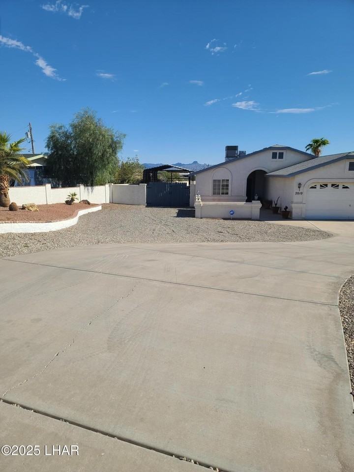 2010 Bombay Dr - Photo 2 of 50