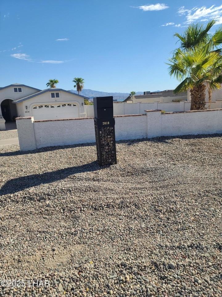 2010 Bombay Dr - Photo 6 of 50