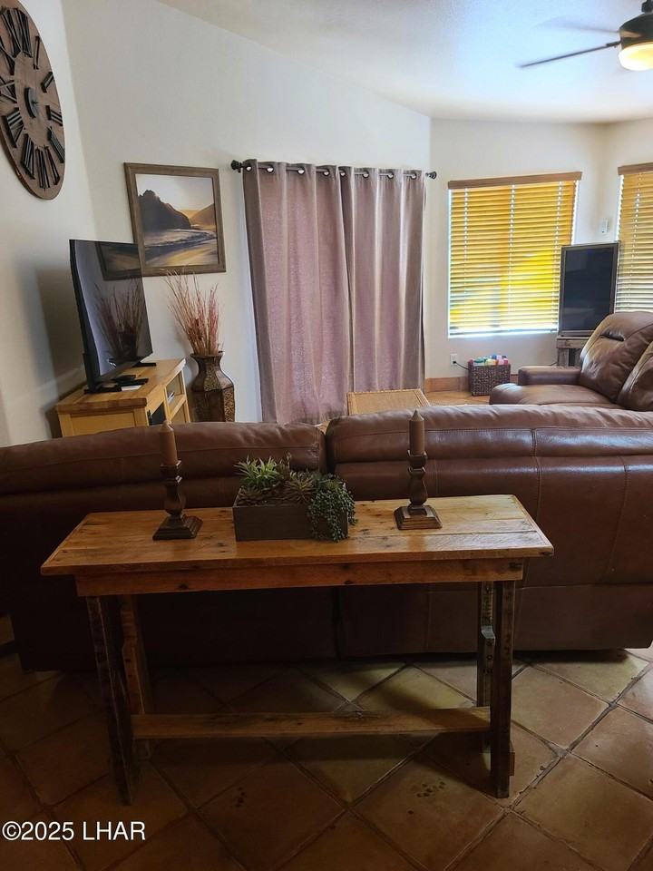 2010 Bombay Dr - Photo 7 of 50