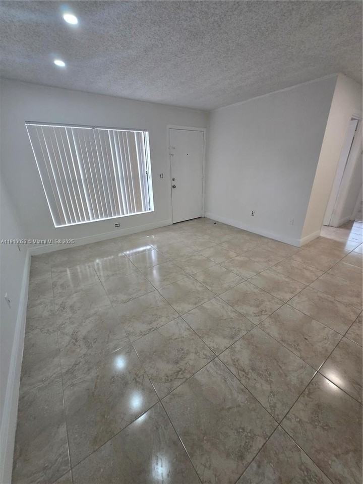 15342 Sunset Dr #17-22 - Photo 5 of 18