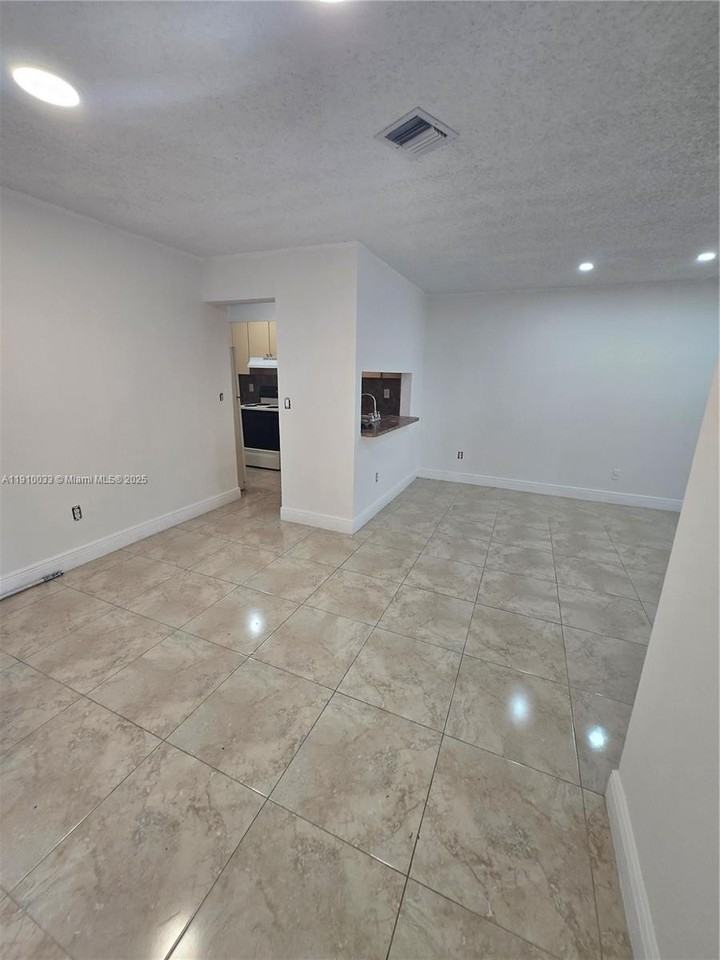 15342 Sunset Dr #17-22 - Photo 7 of 18