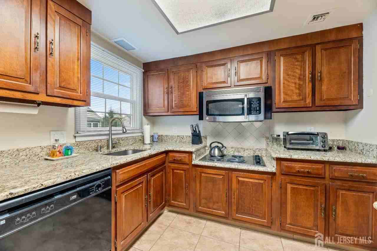 177 Rossmoor Dr #B - Photo 7 of 17