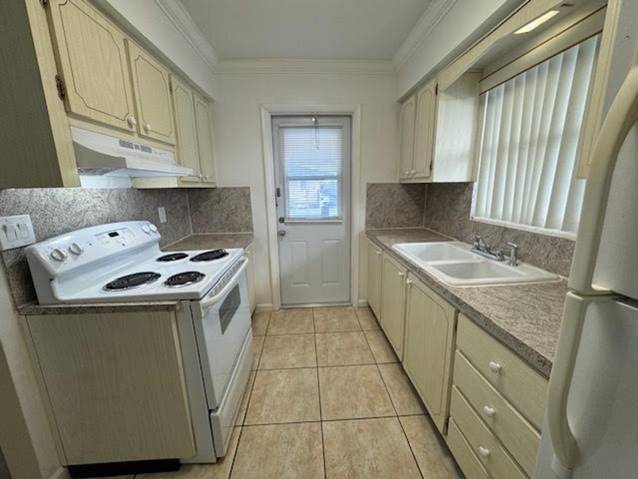 3700 Polk St Hollywood, FL 33021 - Photo 3 of 6