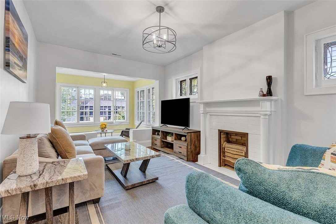 2257 Grandview Ave Apt 3 #3 - Photo 5 of 21