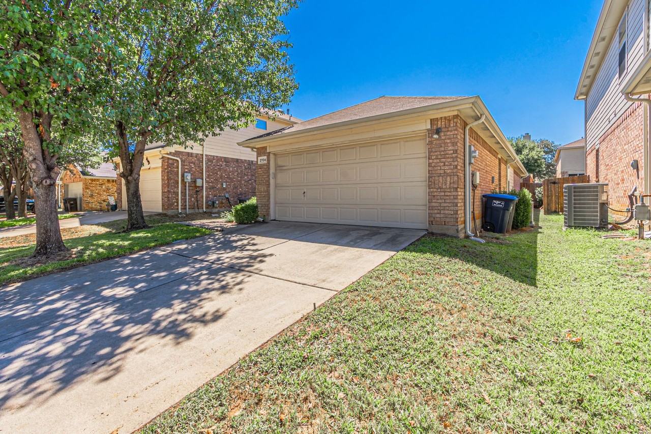 2704 Mountain Lion Drive - Photo 2 of 35
