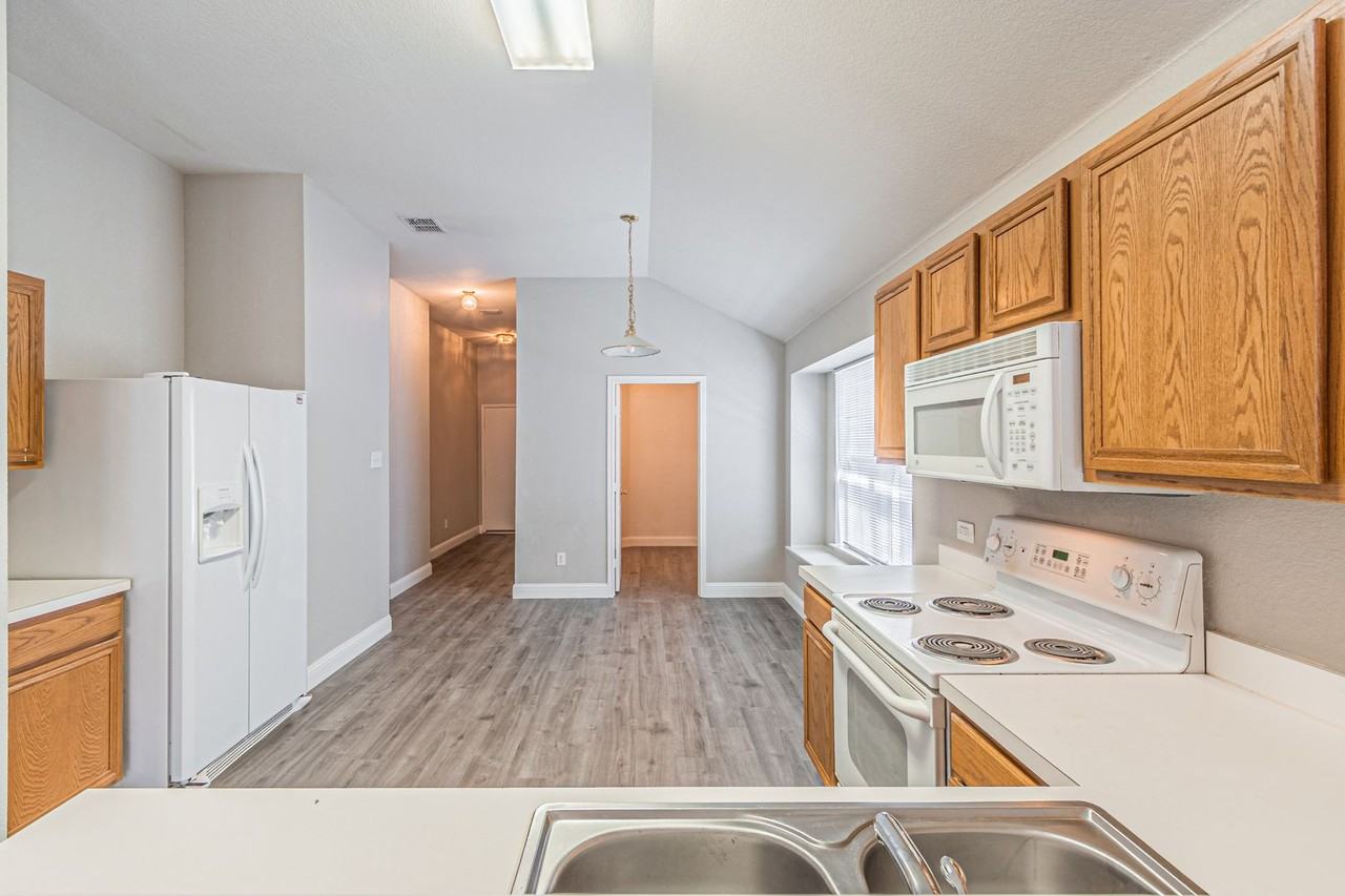 2704 Mountain Lion Drive - Photo 3 of 35