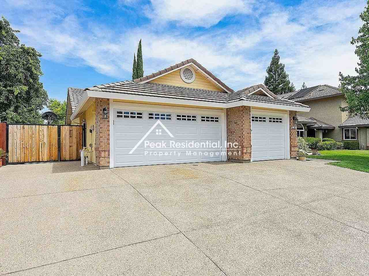 332 Prewett Dr - Photo 3 of 40