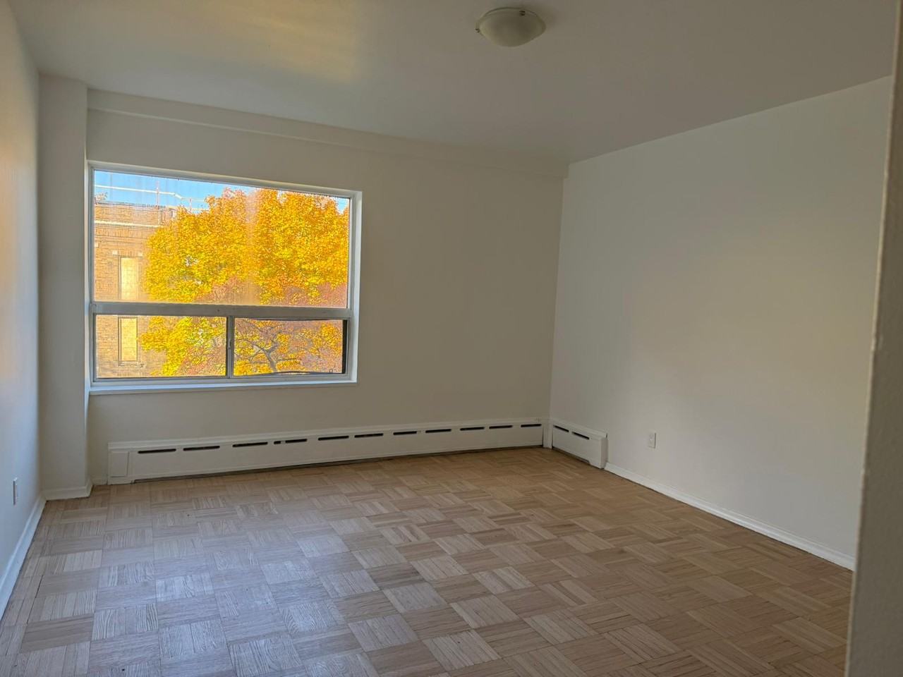 325A James Street South #401 - Photo 6 of 8